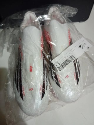 Zapatillas Adidas Blancas con Rosas Rojas