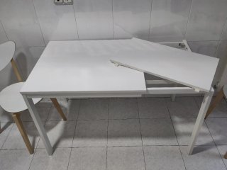 Mesa extensible IKEA VIHALS y 2 sillas LISABO