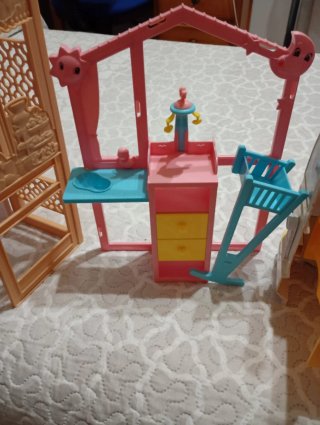 Lote Barbies, Ropa, Coche y Casa