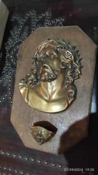 Metopa Cristo Expiración Pila Bendita