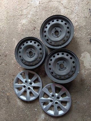 Llantas de acero 15 pulgadas.