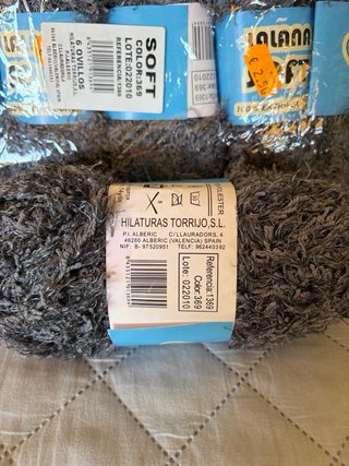 6 ovillos extra suaves color gris