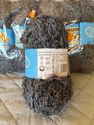 6 ovillos extra suaves color gris