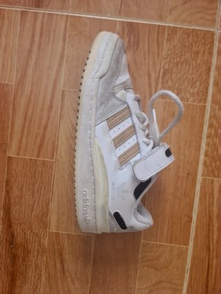 Zapatillas Adidas Forum Low Blancas y Doradas