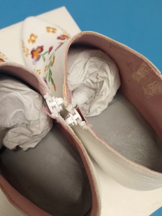Botines de piel blancos bordados
