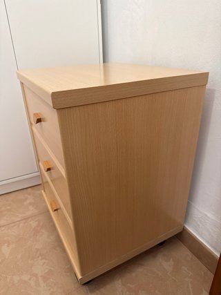 Cajonera con ruedas de madera