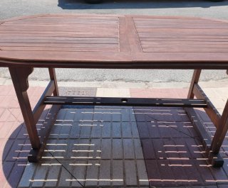 Mesa de jardín ovalada de madera