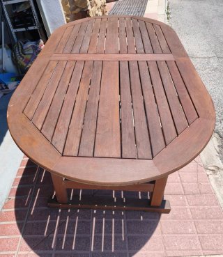 Mesa de jardín ovalada de madera