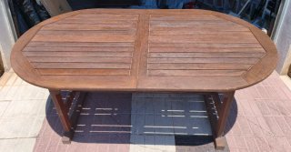 Mesa de jardín ovalada de madera