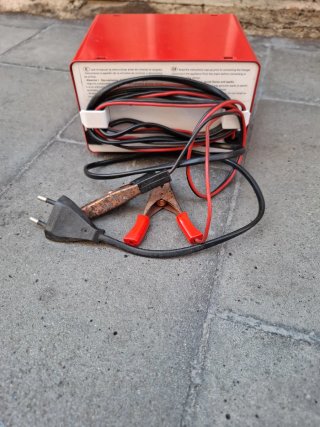 Cargador Baterías Ferre F-705