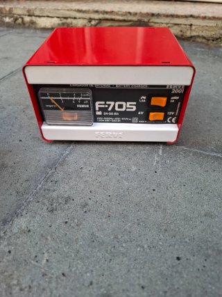 Cargador Baterías Ferre F-705