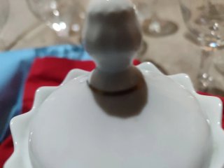 Bombonera de porcelana blanca y dorada