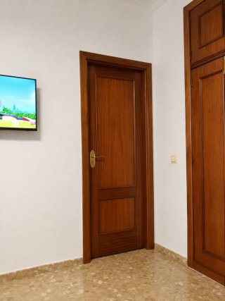 LOTE DE 4 PUERTAS DE NOGAL MACIZO