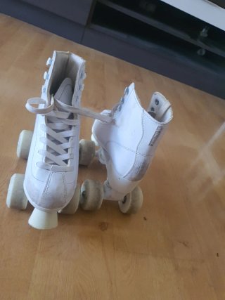 Patines 4 ruedas blancos talla 33