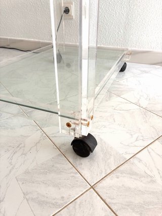 Mesa auxiliar de metacrilato y cristal