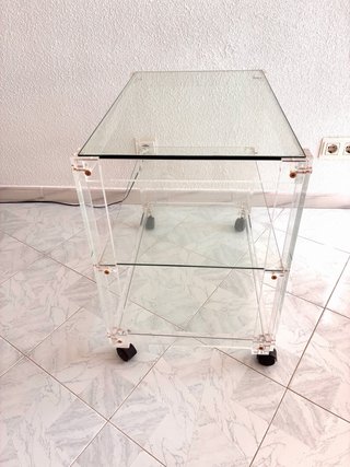 Mesa auxiliar de metacrilato y cristal