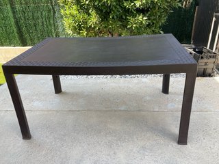 Mesa de exterior imitación resina