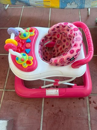 Andador infantil niña rosa