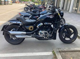 Honda VF750C Magna Negra