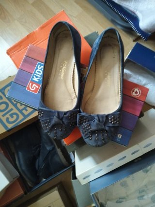 Bailarinas azules con lazo y tachuelas