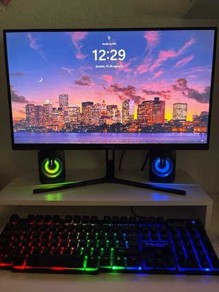 Ordenador de mesa PEAQ completo