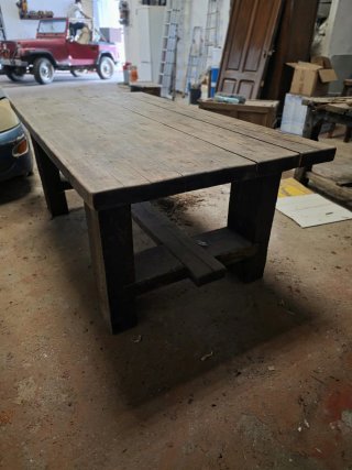 Mesa de madera rústica exterior