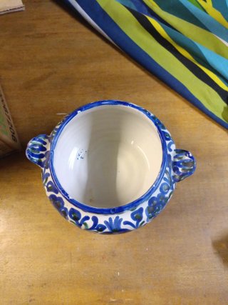 Sopera-olla  de  cerámica pintada a mano azul