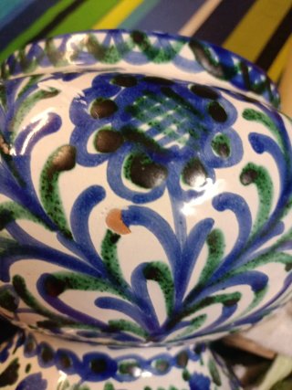 Sopera-olla  de  cerámica pintada a mano azul