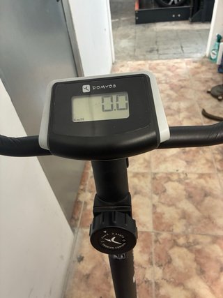 Bicicleta Estática Negra y Blanca