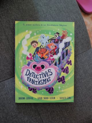 Detectives y fantasmas