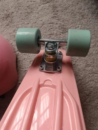 Skate y casco rosa Twenty
