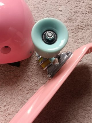 Skate y casco rosa Twenty