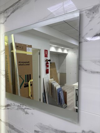 Espejo moderno plateado y blanco