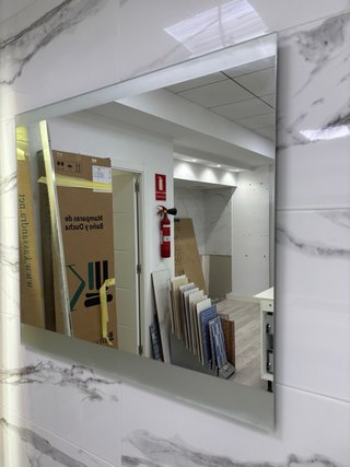 Espejo moderno plateado y blanco