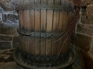 Prensa de Vino Antigua Manual Madera y Hierro