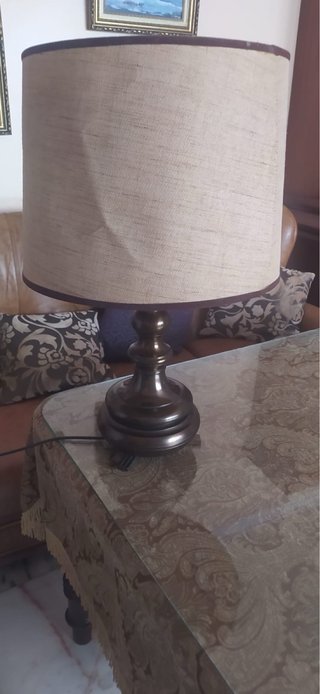 Lámpara de mesa madera y tela