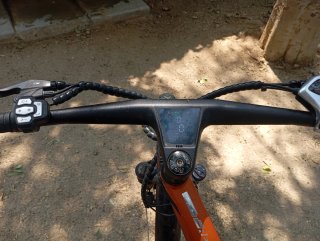 Bicicleta eléctrica naranja.E MOTORAD.