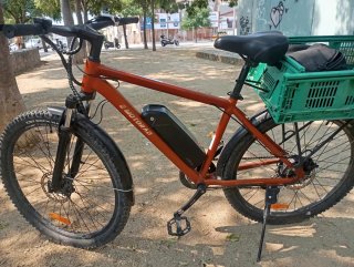 Bicicleta eléctrica naranja.E MOTORAD.