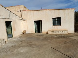 Terreno con cortijo