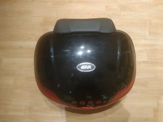 Maleta Baúl Moto Givi Negra con luces