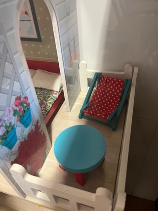 Casa de muñecas de madera