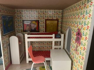Casa de muñecas de madera