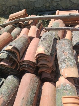 Tejas árabes antiguas y seminuevas