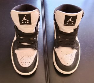 Zapatillas Jordan Air Negras y Blancas