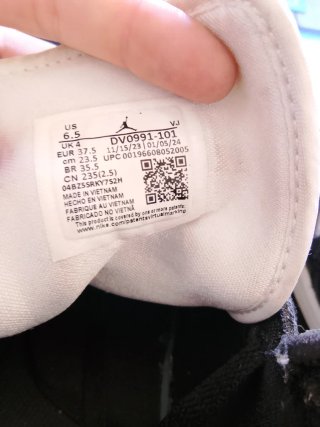 Zapatillas Jordan Air Negras y Blancas