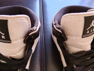 Zapatillas Jordan Air Negras y Blancas