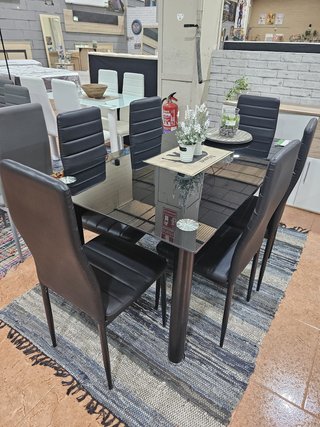 Mesa de cristal templado y 6 sillas polipiel