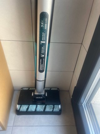 Fregona y robot limpia cristales CECOTEC