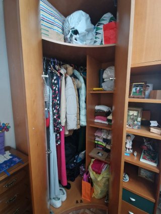 Armario y mesita de noche a juego habitación