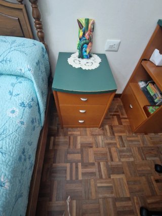 Armario y mesita de noche a juego habitación